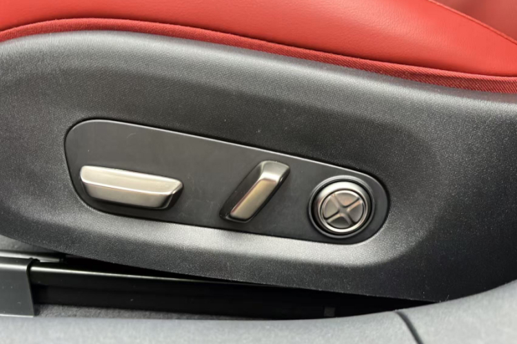 小米汽车 小米SU7 2024款 后驱长续航智驾版中控内饰7003