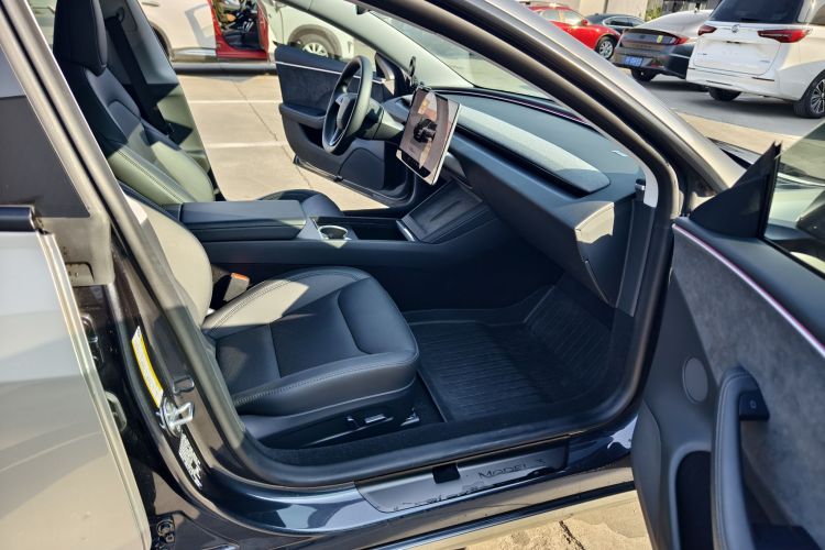 特斯拉 Model 3 2023款 长续航全轮驱动版中控内饰7007