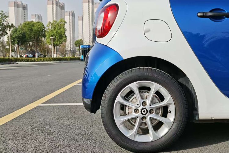 smart forfour 2018款 1.0L 52千瓦灵动版车身外观6013