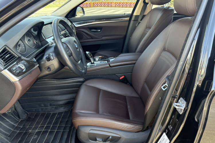 宝马5系 2014款 525Li 豪华设计套装局部细节19