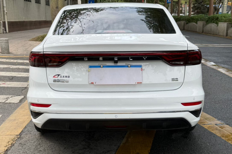 吉利汽车 帝豪 2023款 第4代冠军版 1.5L CVT尊贵型车身外观6002