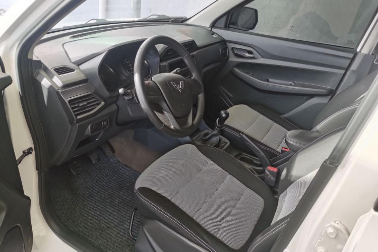 五菱汽车 五菱宏光 2019款 1.5L S基本型国VI LAR中控内饰7003