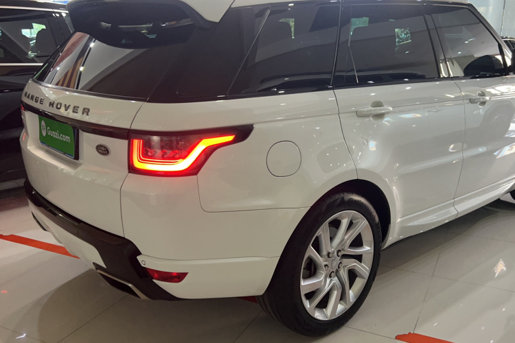 路虎 揽胜运动版 2018款 3.0 SC V6 HSE DYNAMIC车身外观6004