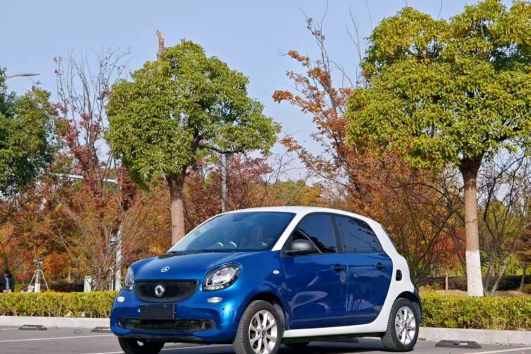 smart forfour 2018款 1.0L 52千瓦灵动版车身外观1