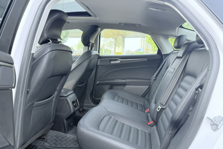 福特 蒙迪欧 2020款 EcoBoost 180 时尚型中控内饰7008