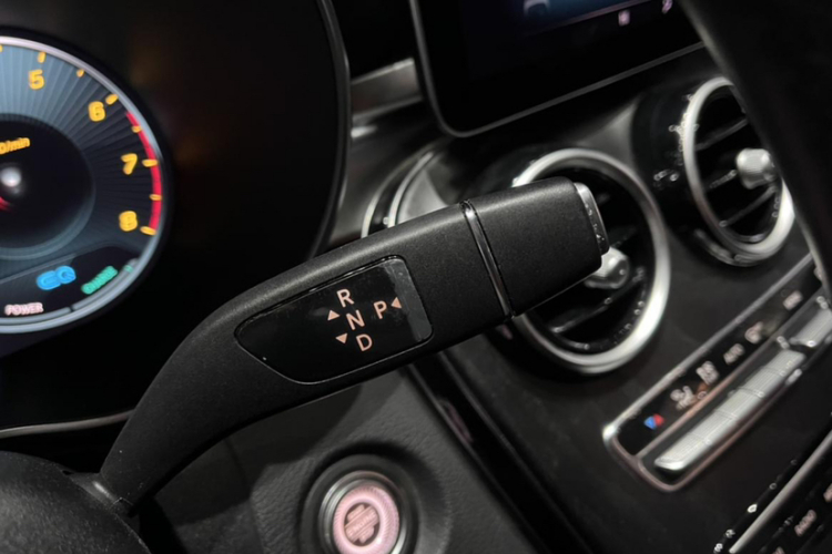 奔驰C级 2020款 改款 C 260 L 运动版中控内饰7006