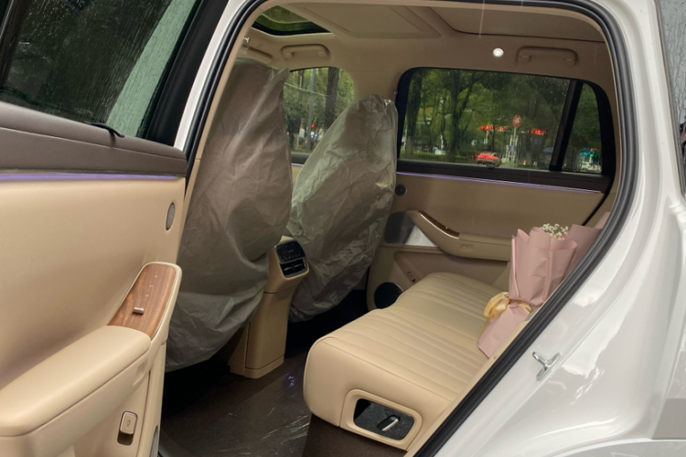 鸿蒙智行 问界M7 2026款 增程 Max四驱版 5座中控内饰7004