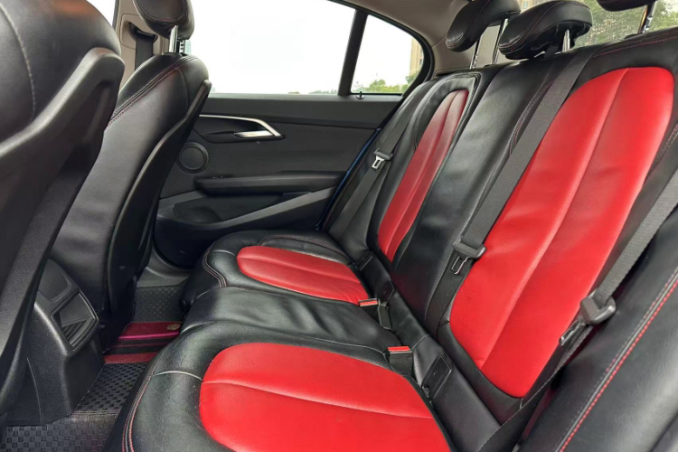 宝马1系 2017款 118i 时尚型中控内饰7005