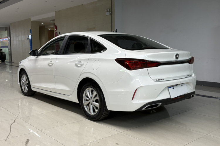 长安 逸动 2022款 PLUS 1.6L GDI CVT精英型车身外观6004