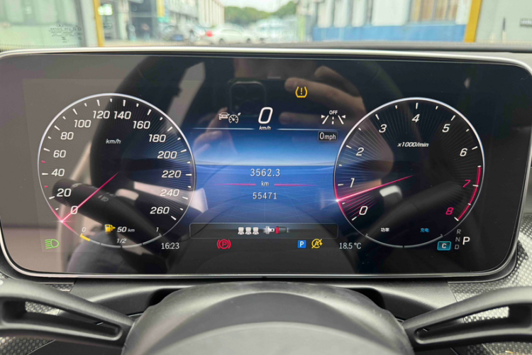 奔驰C级 2023款 改款二 C 260 L 运动版中控内饰15