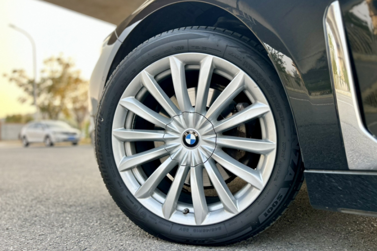 宝马7系 2021款 730Li 豪华套装车身外观6006