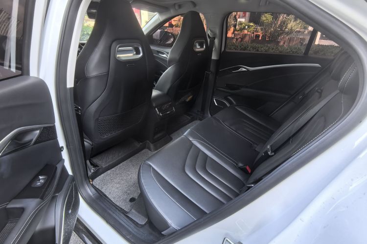 哪吒汽车 哪吒U 2022款 智500 磷酸铁锂中控内饰7003