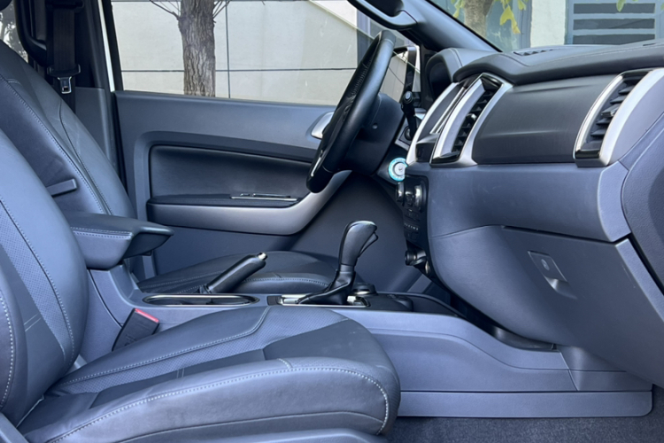 福特 撼路者 2016款 2.0T 汽油自动四驱旗舰版中控内饰7003