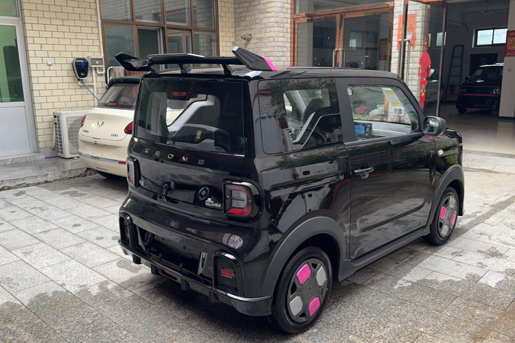 吉利汽车 2025款 210km 熊猫卡丁车身外观6003