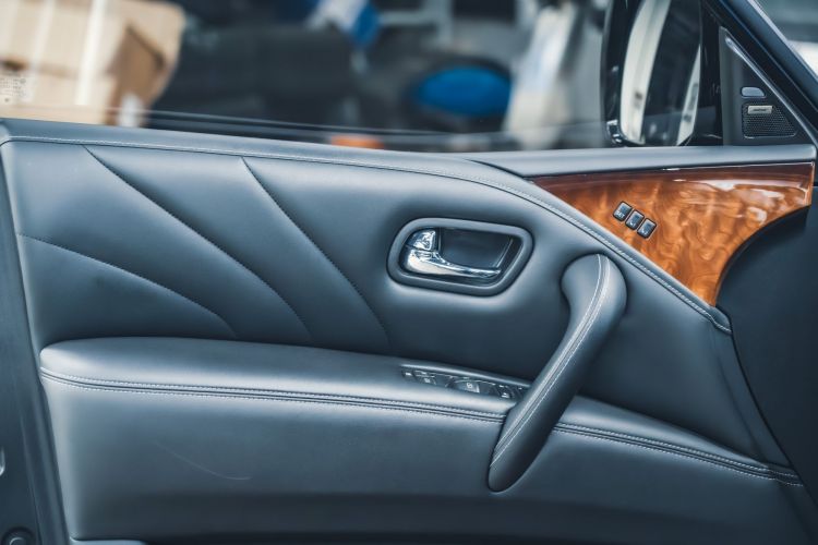 英菲尼迪QX80 2016款 5.6L 4WD中控内饰7009