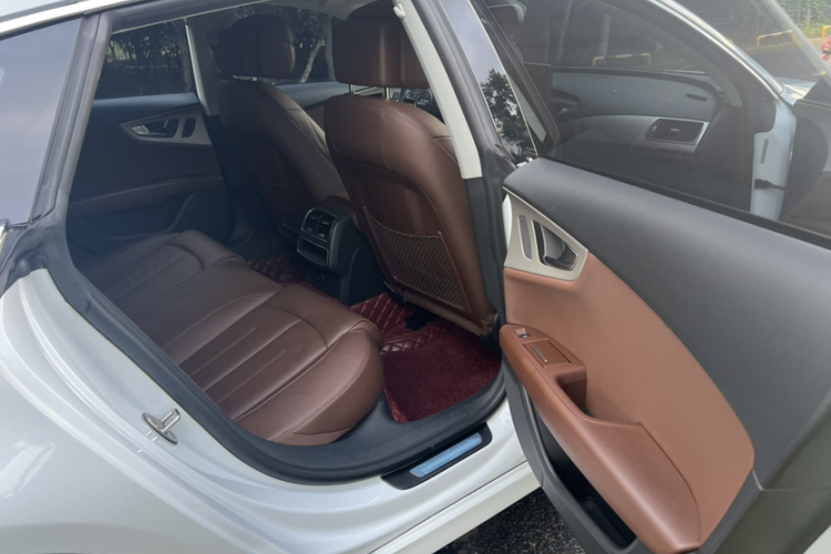 奥迪A7 2017款 35 TFSI 时尚型中控内饰7013