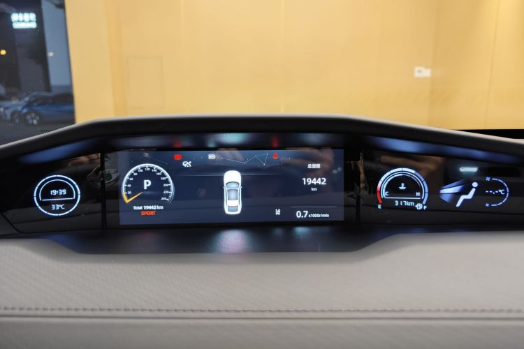 长安UNI-V 2024款 1.5T 尊贵型中控内饰15