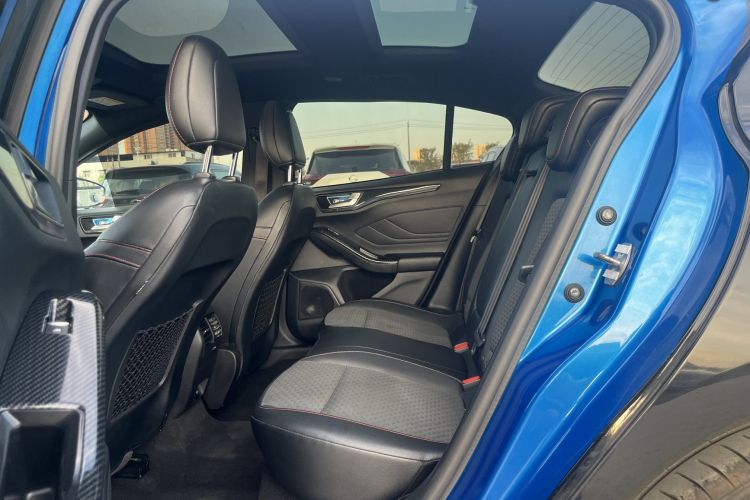 福特 福克斯 2019款 三厢 EcoBoost 180 自动ST Line中控内饰7005