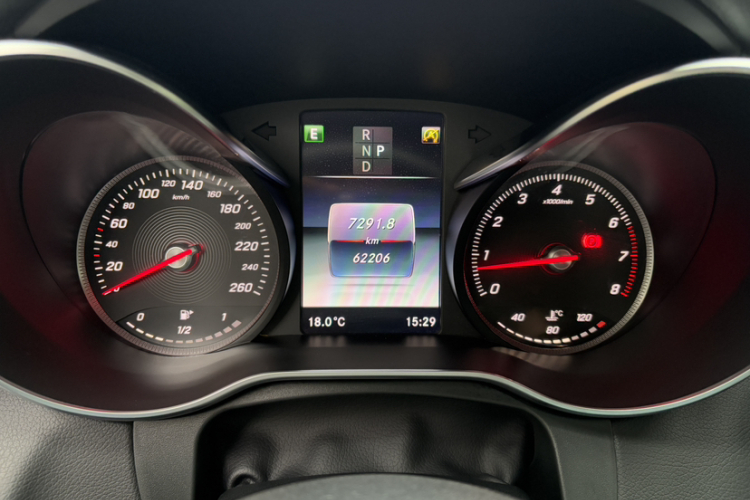 奔驰GLC 2016款 GLC 260 4MATIC 动感型中控内饰15