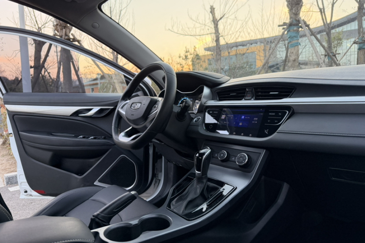 吉利汽车 帝豪 2020款 1.5L CVT舒适型中控内饰7001