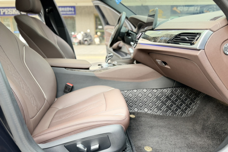 宝马5系 2022款 改款 525Li M运动套装局部细节41