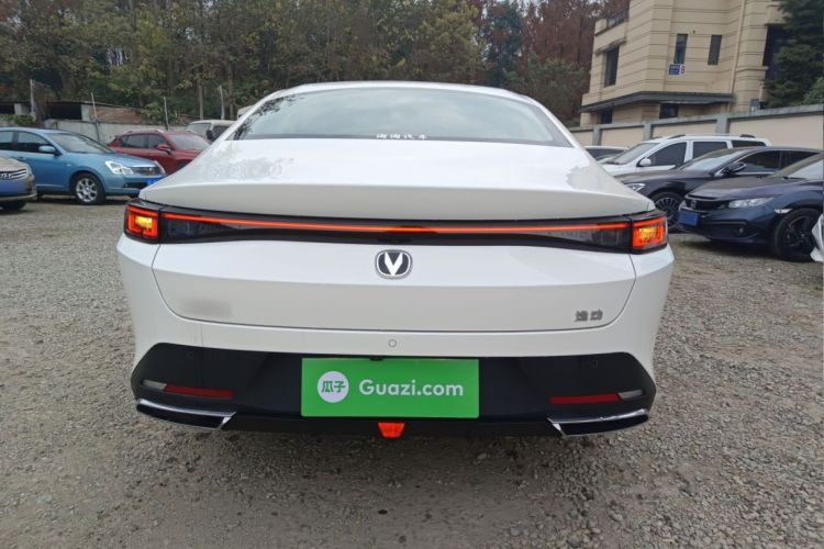 长安 逸动 2025款 蓝鲸 1.5T 500Bar尊贵型车身外观6004