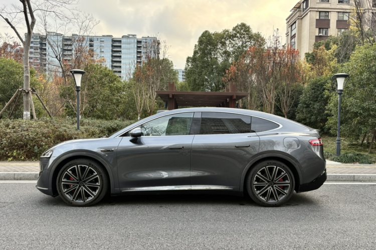 鸿蒙智行 智界R7 2025款 增程 331km Ultra车身外观6003