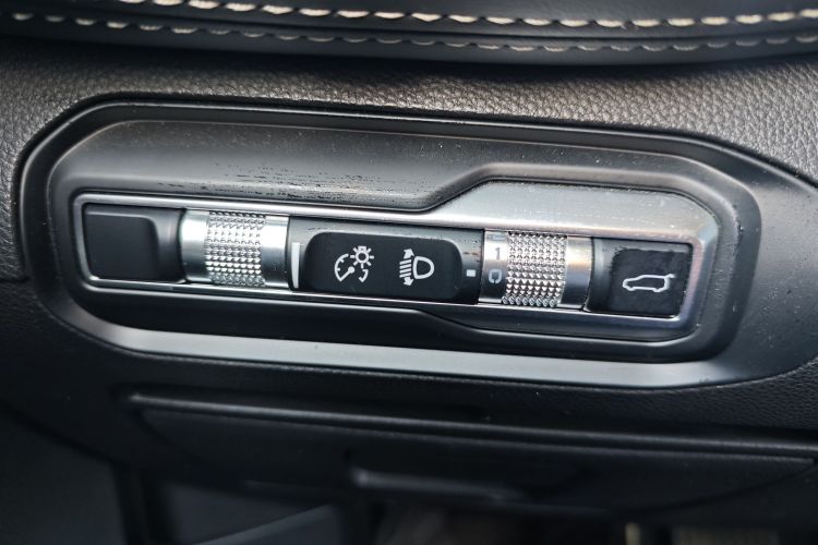 吉利汽车 豪越 2020款 1.8TD 自动舒适型 7座局部细节9002