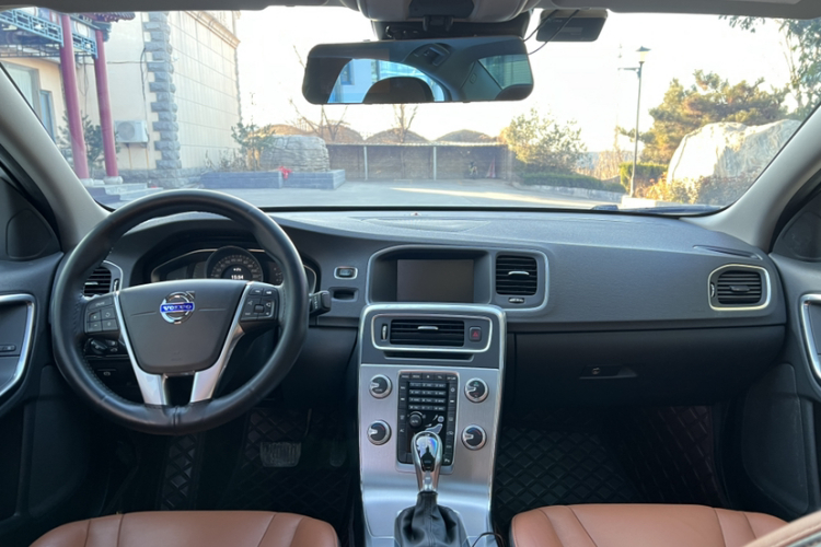 沃尔沃S60 2017款 S60L T3 智进版中控内饰7003