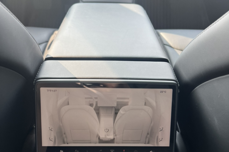 特斯拉 Model 3 2023款 后轮驱动版中控内饰7009