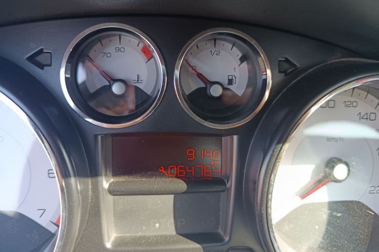 标致308 2013款 1.6L 自动优尚型中控内饰15