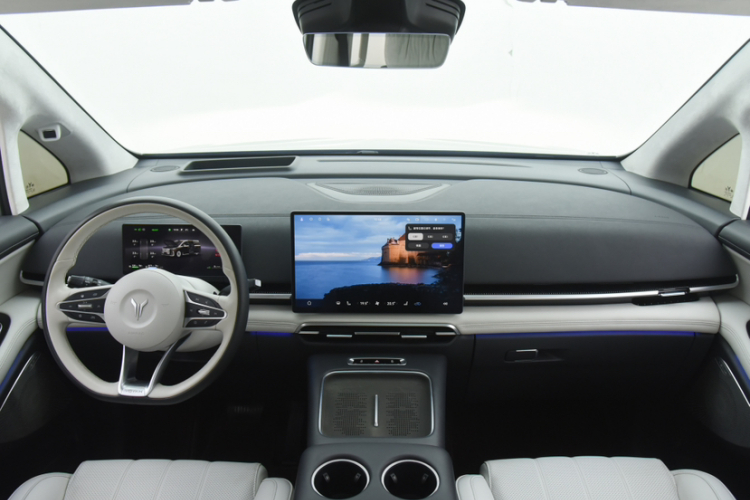 岚图汽车 岚图梦想家 2025款 PHEV 四驱旗舰乾崑版中控内饰7005