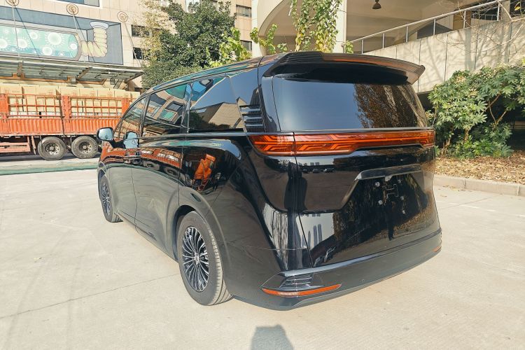 腾势D9 2022款 DM-i 1040 尊贵型车身外观6011