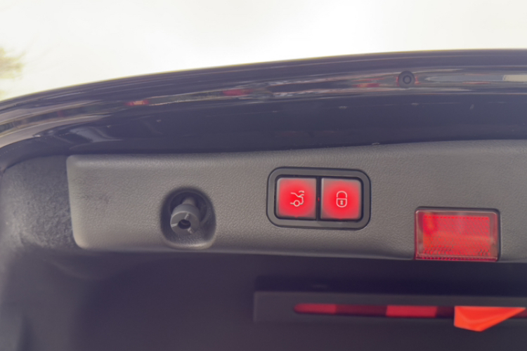 奔驰E级 2023款 E 260 L中控内饰7011