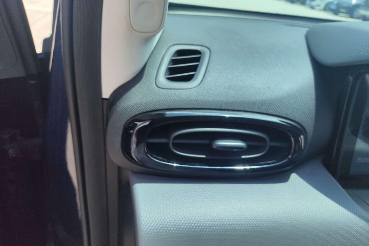 零跑汽车 零跑T03 2021款 400轻享版 三元锂中控内饰7004