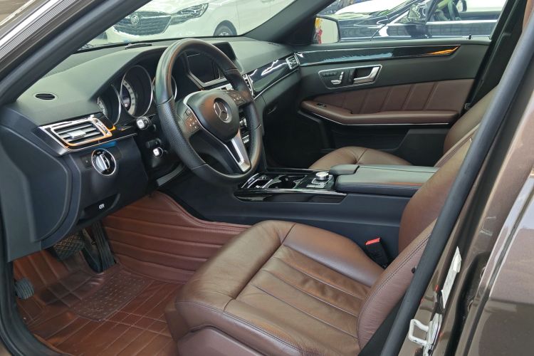 奔驰E级 2014款 改款 E 300 L 运动型中控内饰7001