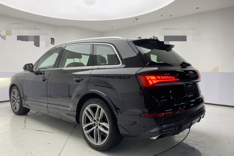奥迪Q7 2025款 55 TFSI quattro S line运动型车身外观6002