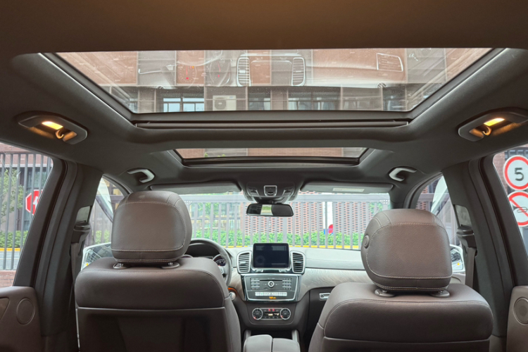 奔驰GLE 2017款 GLE 320 4MATIC 动感型中控内饰7003