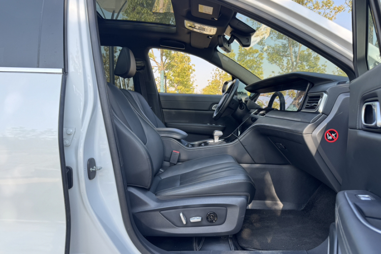 理想汽车 理想ONE 2020款 增程6座版中控内饰7002