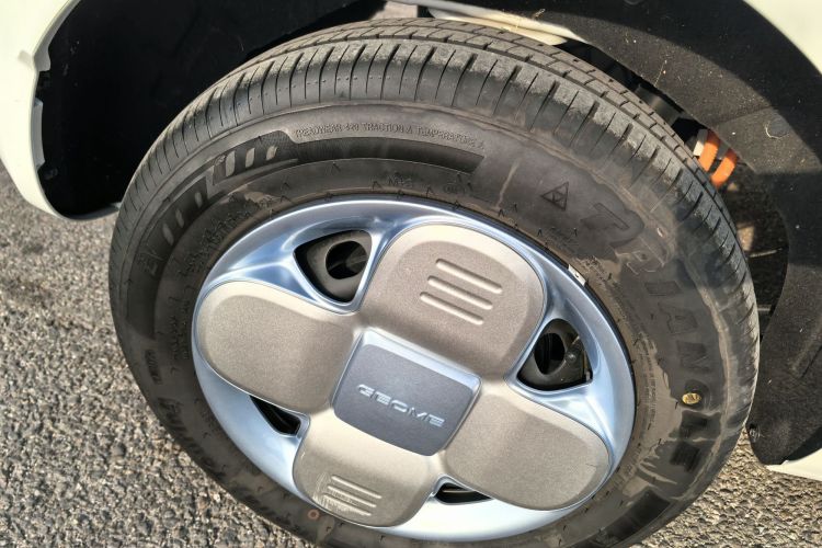 吉利银河 2024款 熊猫mini 200km 耐力熊车身外观6009