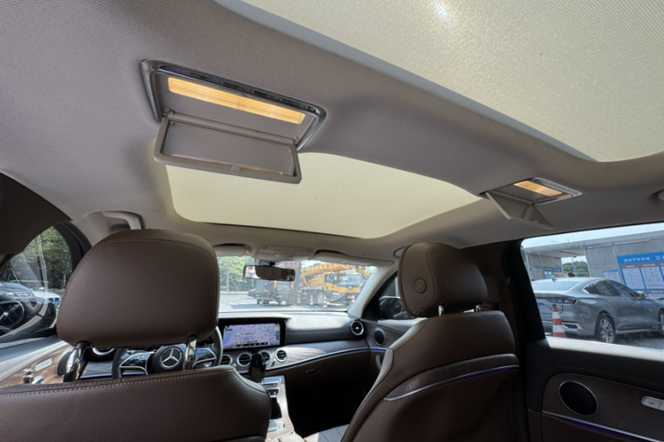 奔驰E级 2021款 E 260 L中控内饰7010