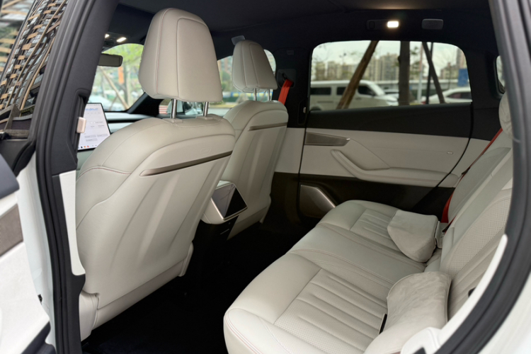 乐道L60 2024款 60kWh 四驱版中控内饰7001