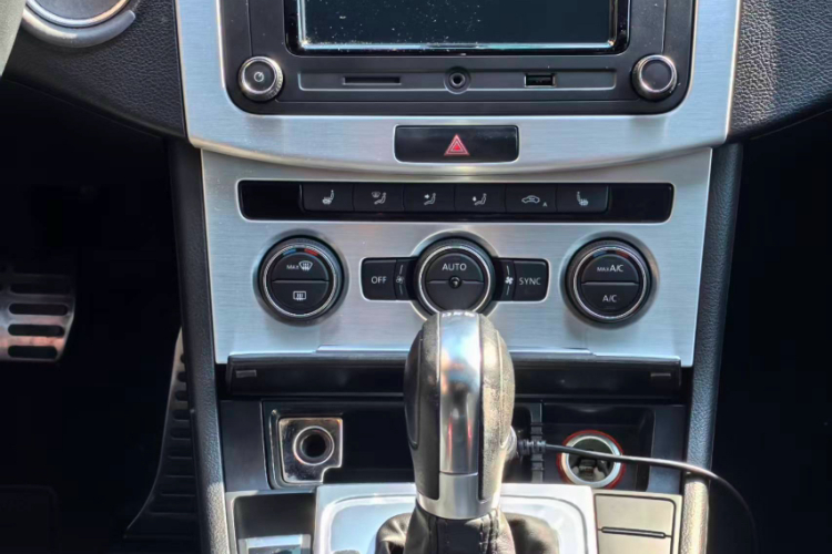 一汽-大众CC 2018款 1.8TSI 尊贵型中控内饰7003