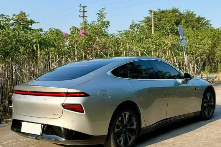 小鹏P7 2022款 480N+车身外观6012