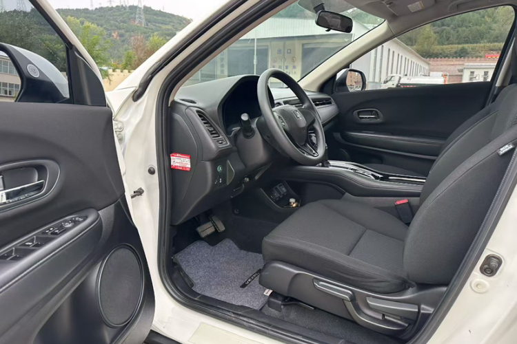 本田 缤智 2015款 1.5L CVT两驱舒适型中控内饰7001