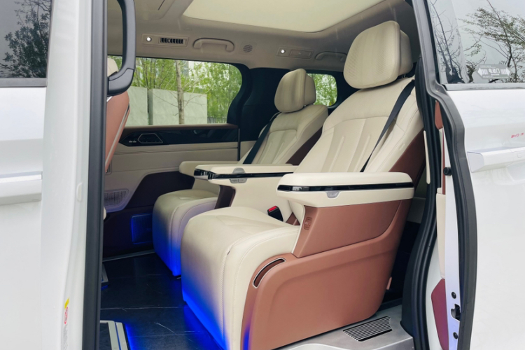 比亚迪 夏 2025款 DM-i 1.5T 180km 卓越型中控内饰7004