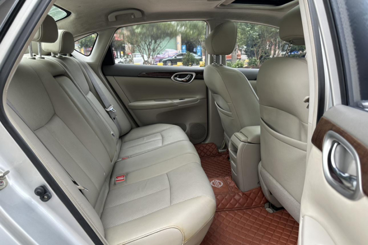 日产 轩逸 2012款 1.6XL CVT豪华版中控内饰7002