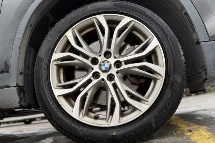 宝马X1 2018款 sDrive20Li 领先型车身外观6007