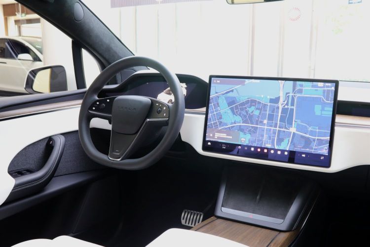 特斯拉 Model X 2023款 双电机全轮驱动版中控内饰7004