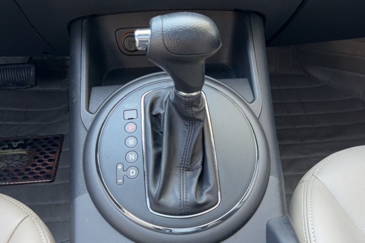 起亚 智跑 2015款 2.0L 自动两驱版GL中控内饰7007